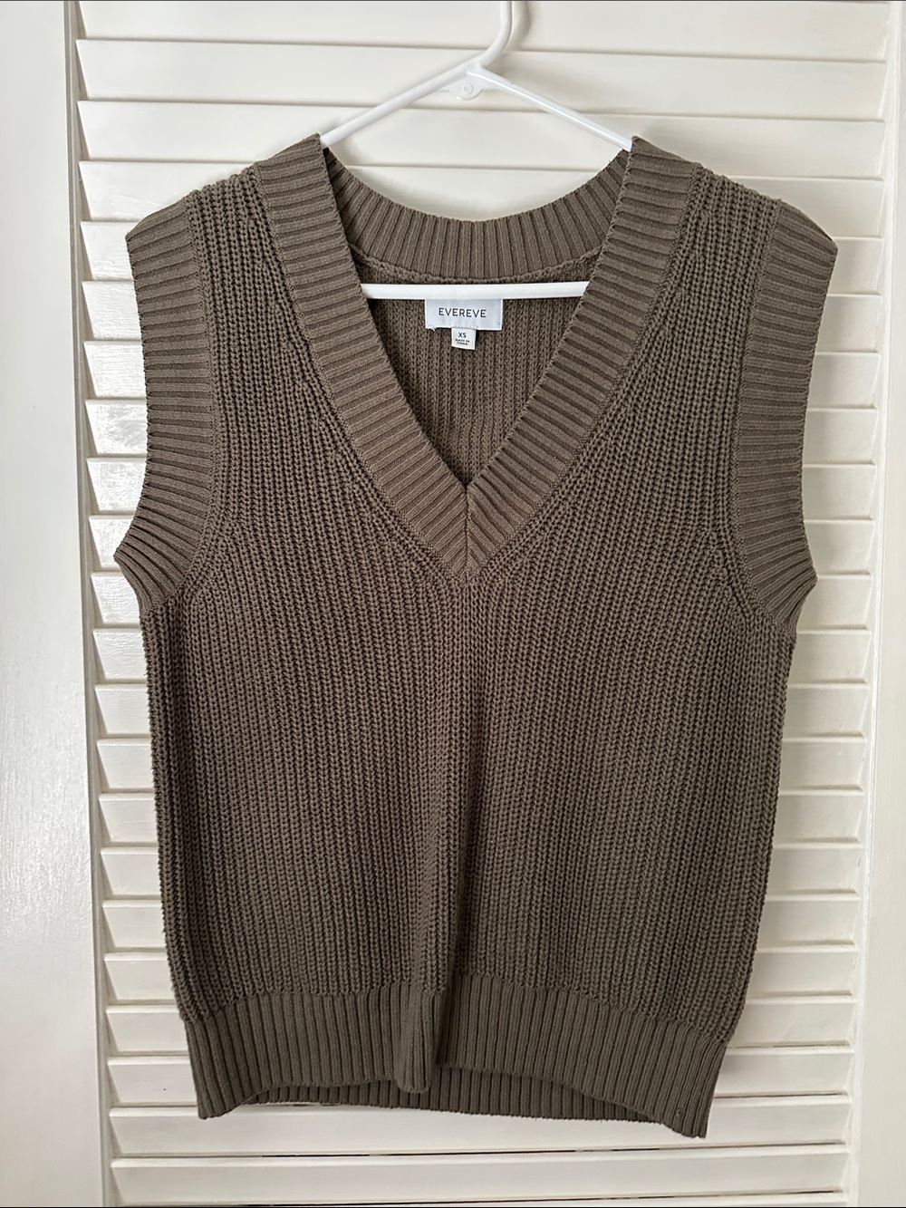 Evereve Taupe Ribbed V-Neck Knit Sweater Vest